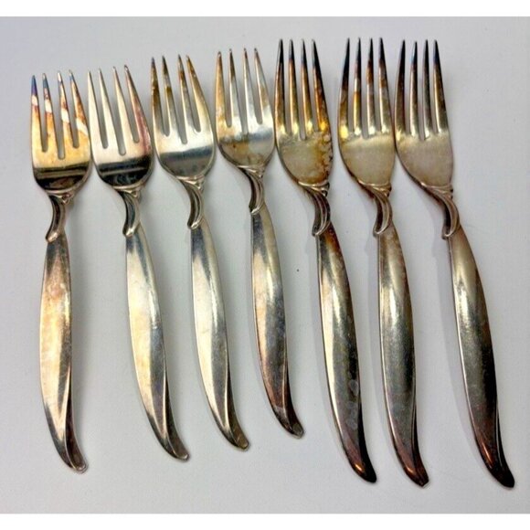 FLAIR 1847 Rogers Bros IS Silverplate Flatware Silverware 7 Forks - 2 sizes - Picture 1 of 6
